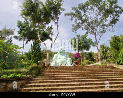 LINH UN TU tempio buddista con BIg FAT Buddha in Da Lat città. Viaggio in Vietnam nel 2012, 5 Dicembre Foto Stock