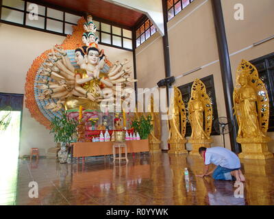 LINH UN TU tempio buddista con BIg FAT Buddha in Da Lat città. Viaggio in Vietnam nel 2012, 5 Dicembre Foto Stock