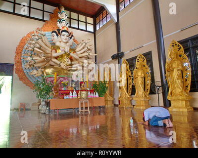 LINH UN TU tempio buddista con BIg FAT Buddha in Da Lat città. Viaggio in Vietnam nel 2012, 5 Dicembre Foto Stock