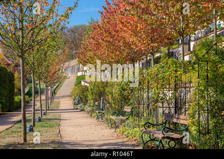 Praga - La Furstenberska giardini sotto il castello di atumn. Foto Stock