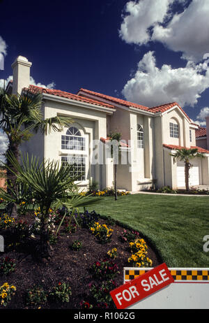 Grandi case suburbane nel quartiere di lusso, Fresno, California, Stati Uniti d'America Foto Stock