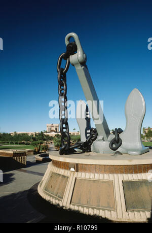 Ancoraggio di USS Arizona sul display a Wesley Bolin Memorial Plaza, Phoenix, AZ. Foto Stock