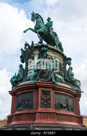 Un monumento di Csar Nicola I di fronte al St.saint Isaacs Cattedrale di San Pietroburgo, Russo Sankt Peterburg, precedentemente (1914-24) Petrograd e (1924- Foto Stock
