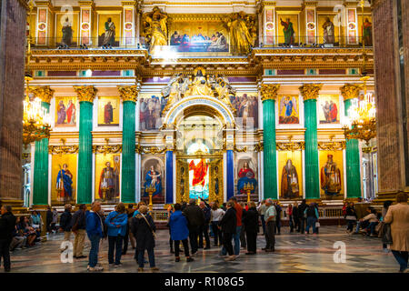 Le pareti interne e il soffitto, St Isaac chiesa St San Pietroburgo, Russo Sankt Peterburg, precedentemente (1914-24) Petrograd e (1924-91) Lenin Foto Stock