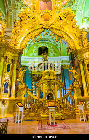 Cattedrale di Pietro e Paolo dentro la fortezza di Pietro e Paolo San Pietroburgo, Russo Sankt Peterburg, precedentemente (1914-24) Petrograd e (1924-91) Leningr Foto Stock