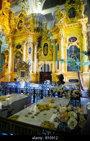 Le tombe di Pietro il Grande e Caterina e Cattedrale di Pietro e Paolo dentro la fortezza di Pietro e Paolo San Pietroburgo, Russo Sankt Peterburg, precedentemente Foto Stock