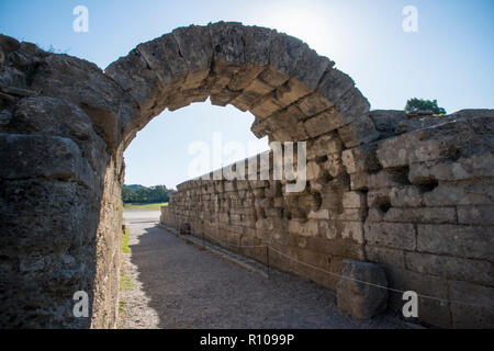 Il tunnel per l'antico stadio Olimpico in Olympia, Grecia Foto Stock