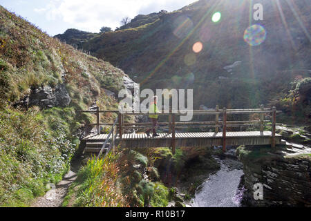 Bridge, South West Coast Path tra Boscastle e Tintagel, Cornwall, Inghilterra, Gran Bretagna Foto Stock