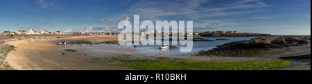 Panorama di Trearddur Bay sulla costa di Anglesey, Galles del Nord Foto Stock