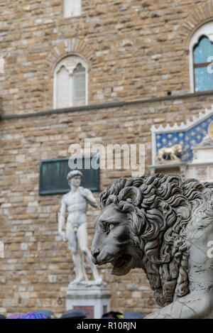 Firenze, Italia - 28 ottobre 2018: i Medici Lions sono una coppia di sculture in marmo di leoni, uno dei quali è romana risalente al II secolo D.C. Foto Stock