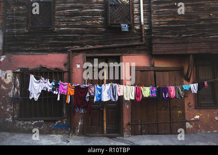 Servizio lavanderia essiccazione su strade di Istanbul Foto Stock