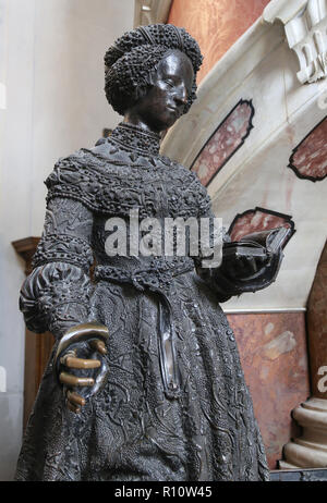 Elisabetta di Carinzia, regina della Germania (1262- 1312). Sesselschreiber e il suo worshop, 1516. Cenotasph di Massimiliano I. Innsbruck. Austria. Foto Stock