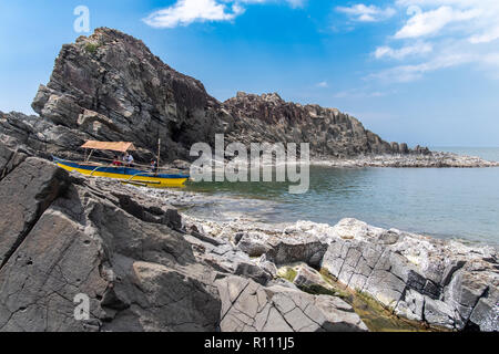 Sep 22,2018 Bataan, Filippine - persone godono dell'acqua di mare Foto Stock