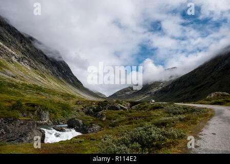 Videdalen. Gamle Strynefjellsveg 1894-1977, ora elencati FV258, collega occidentale e orientale della Norvegia via Videdalen e Mårådalen (27 km) Foto Stock