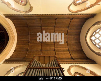 Il tetto a botte della chiesa di San Nicola, Fyfield, Oxfordshire Foto Stock