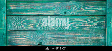 Sfondo orizzontale dei pannelli in legno verniciato con vernice verde e fissata con un asse sottile su entrambi i lati. Foto Stock