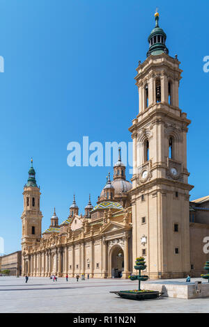 Basilica de Nuestra Senora del Pilar (Basilica della Madonna del Pilastro), Plaza del Pilar di Saragozza in Aragona, Spagna. Foto Stock