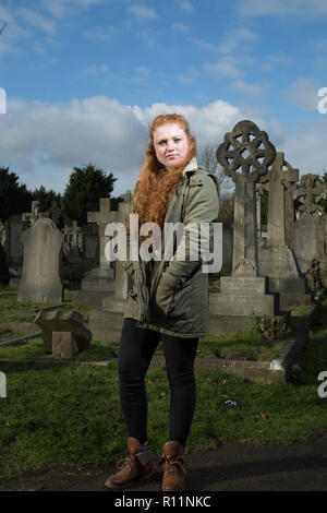 Studente - Folkestone cimitero, questa è stata progettata durante una prova di illuminazione, in questo modo siamo in grado di ricordare coloro che hanno purtroppo passato lontano. Per riflettere sulla vita e cosa diamo per scontato. Foto Stock