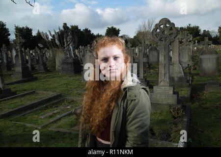 Studente - Folkestone cimitero, questa è stata progettata durante una prova di illuminazione, in questo modo siamo in grado di ricordare coloro che hanno purtroppo passato lontano. Per riflettere sulla vita e cosa diamo per scontato. Foto Stock