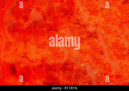 Rosso piastra in metallo verniciato con forte rosso e arancio colori vividi come metallica colorata texture di superficie dello sfondo. Foto Stock