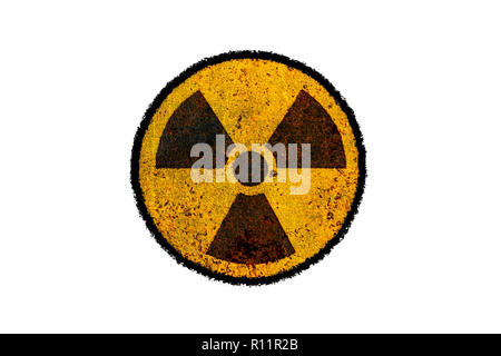 Round di giallo e nero radioattivo (radiazioni ionizzanti) pericolo nucleare simbolo sul metallo arrugginito grungy texture e isolato su sfondo bianco con surr Foto Stock