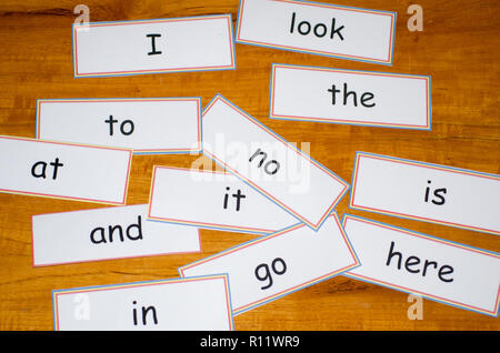 Le schede flash con le prime parole per la lettura Foto Stock