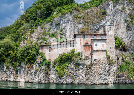 Santa Caterina, un monastero che si affaccia sul Lago Maggiore,in Lombardia, Italia. Foto Stock