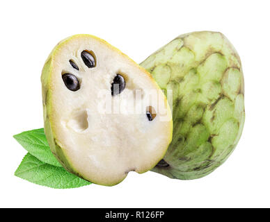 Raccolta di cherimoyas (zucchero apple) isolato su sfondo bianco con ombra. Percorso di clipping. Foto Stock