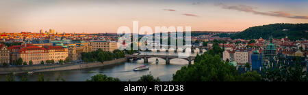 Charles Bridge, Praga, Repubblica Ceca Foto Stock