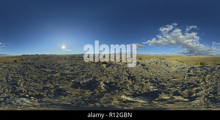 Visualizzazione panoramica a 360 gradi di VR sferica 360 panorama del paesaggio deserto a Little Sahara dune di sabbia Park nello Utah Stati Uniti d'America come il sole tramonta sull'orizzonte