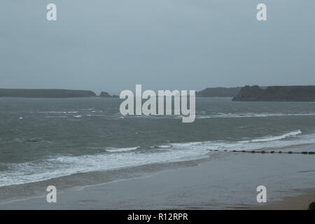 Tenby, Pembrokeshire, West Wales. Regno Unito. 8 novembre 2018. Regno Unito meteo: Heavy Rain e forte gales questo pomeriggio. Credito: Andrew Bartlett/Alamy Live News Foto Stock