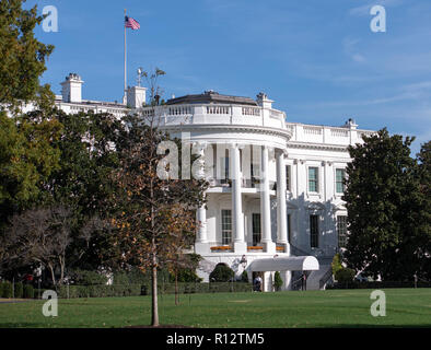 Washington, Stati Uniti d'America. 08 Nov, 2018. Stock Foto del portico sud della Casa Bianca di Washington, DC dalle elezioni presidenziali per il giro della Papamobile a Washington, DC il giovedì, 8 novembre 2018. Credito: Ron Sachs/Piscina via CNP | Utilizzo di credito in tutto il mondo: dpa/Alamy Live News Foto Stock