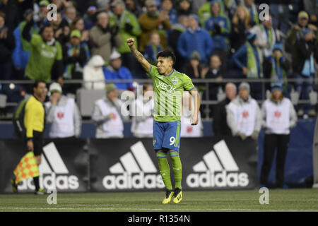 Seattle, Washington, Stati Uniti d'America. 8 Novembre, 2018. RAUL RUIDIAZ (9) celebra il suo obiettivo con la folla come i legnami Portland visita il sirene di Seattle in una sequenza di lunghezza massima MLS Western Conference semi-finale corrisponde al secolo campo Collegamento a Seattle, WA. Credito: Jeff Halstead/ZUMA filo/Alamy Live News Foto Stock