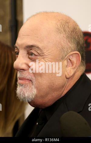 Westbury, New York, Stati Uniti d'America. 8 Nov 2018. Il cantante Billy Joel assiste il 2018 Long Island Music Hall of Fame cerimonia di investitura presso lo spazio al Westbury il 8 novembre 2018 in Westbury, New York. Credito: AKPhoto/Alamy Live News Foto Stock
