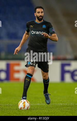 Roma, Italia. 08 Nov, 2018. 8 novembre 2018, Stadio Olimpico, Roma, Italia; UEFA Europa League calcio, Lazio rispetto a Marsiglia; Adil Rami di Marsiglia controlla il credito a sfera: Giampiero Sposito/Pacific Press/Alamy Live News Foto Stock