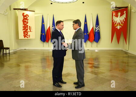 Varsavia, Polonia. 08 Nov, 2018. Presidente Andrzej Duda (L) ha ricevuto il Segretario di Stato americano per l'energia Rick Perry (R) al Palazzo Presidenziale a Varsavia. Credito: Jakob Ratz/Pacific Press/Alamy Live News Foto Stock