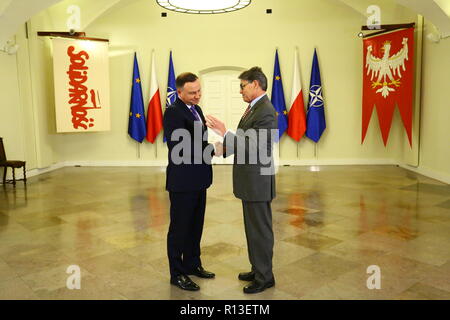 Varsavia, Polonia. 08 Nov, 2018. Presidente Andrzej Duda (L) ha ricevuto il Segretario di Stato americano per l'energia Rick Perry (R) al Palazzo Presidenziale a Varsavia. Credito: Jakob Ratz/Pacific Press/Alamy Live News Foto Stock