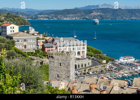 Bella vista aerea del Golfo dei Poeti dal castello Doria di Portovenere, Liguria, Italia Foto Stock