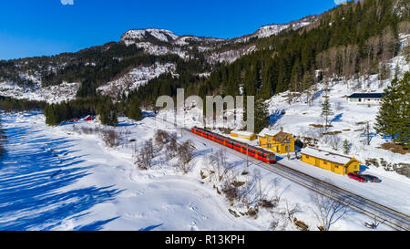 Stazione di Oslo e Bergen in montagna. Hordaland, Norvegia. Foto Stock