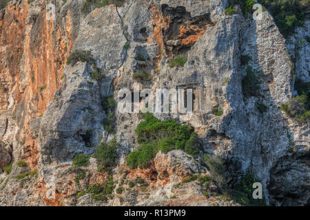 Cales Grotte, Menorca, isole Baleari, Spagna, Europa Foto Stock