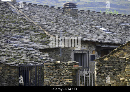 Campillo de Ranas, uno dei villaggi dei neri nella Sierra Norte di Guadalajara, Spagna Foto Stock