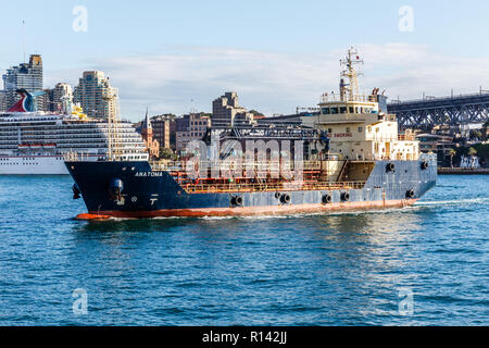 Sydney, Australia - 5 Giugno 2015: La nave di bunkeraggio Anatoma in corso nel porto di Sydney. La nave è contrassegnato Australiano. Foto Stock