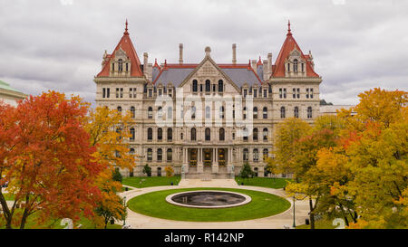 Il suo un nitido freddo giorno di Albany New York in centro al statehouse in vista aerea Foto Stock