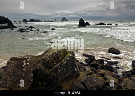 O02365-00...OREGON - Stormy giornata in spiaggia indiano in Ecola State Park sulla costa del Pacifico vicino alla spiaggia di Canon. Foto Stock