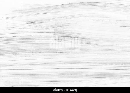 In legno bianco con parete ruvida vernice orizzontale i tratti di pennello pattern, frontale texture di sfondo Foto Stock