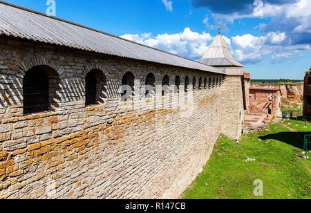 Shlisselburg, Russia - 8 Agosto 2018: Oreshek storica fortezza è un antica fortezza russa. Fortezza di Shlisselburg vicino a San Pietroburgo, Russ Foto Stock