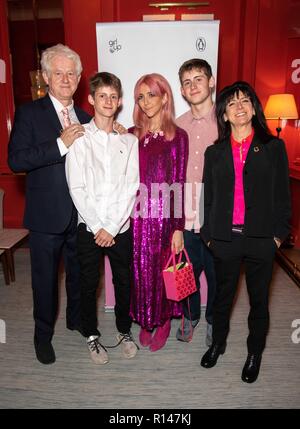 Con un tutti i rosa crostino menu, BLOOM Jasmine & Rose Gin cocktail, rosa goody sacchi, e ospitato nella camera pinkest in città, il Corallo camera presso The Bloomsbury Hotel, Penguin Random House ha celebrato la pubblicazione delle femministe non indossare il Rosa (e altre bugie) curata da scrittore e co-fondatore della protesta Rosa, Scarlett Curtis, e dotate di 52 innovativo per le donne dal mondo dell'attivismo, Hollywood e le arti. Valutazione incluso: Lily James, Amanda Seyfried, Claudia Winkleman, Emma Freud, Richard Curtis, Helen Fielding, Laura Bailey, Alastair Campbell, Deborah Frances-White e Bella Freud Foto Stock