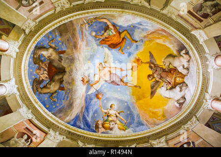 A CAPRAROLA, Viterbo, Lazio, Italia , su 12/30/2016 affreschi di Palazzo Farnese Foto Stock