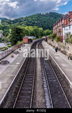 LLANGOLLEN, Regno Unito - 04 settembre: Vista di Llangollen Railway Station, un tradizionale vecchia stazione ferroviaria nel Galles del Nord su 04 Settembre 2018 Foto Stock