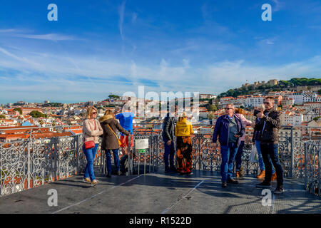 Aussichtsplattform, Aufzug Elevador de Santa Justa, Rua do Ouro, Lisbona, Portogallo Foto Stock